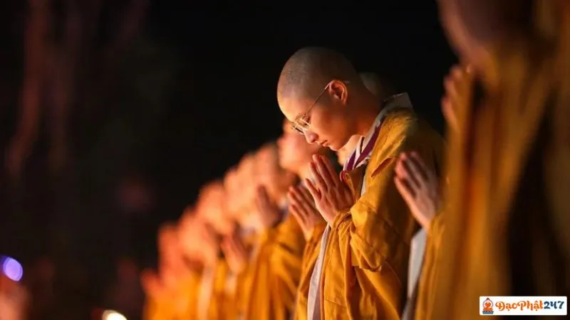 10 Công Đức Lạy Phật